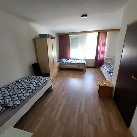 アパート Monteurwohnung Fuer7-8 Personen *