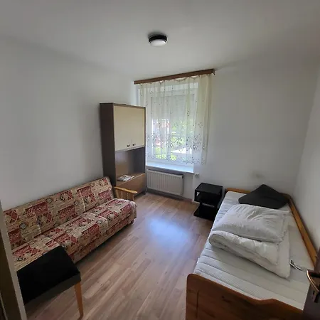 Monteurwohnung Fuer7-8 Personen アパート *
